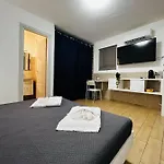 Caronda House Living